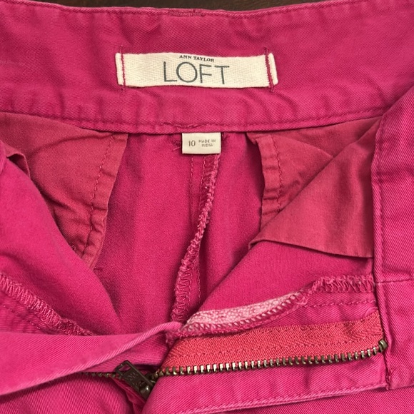 Ann Taylor shoerts. Pockets in front and back. Belt loops to elevate the look. - Picture 2 of 5